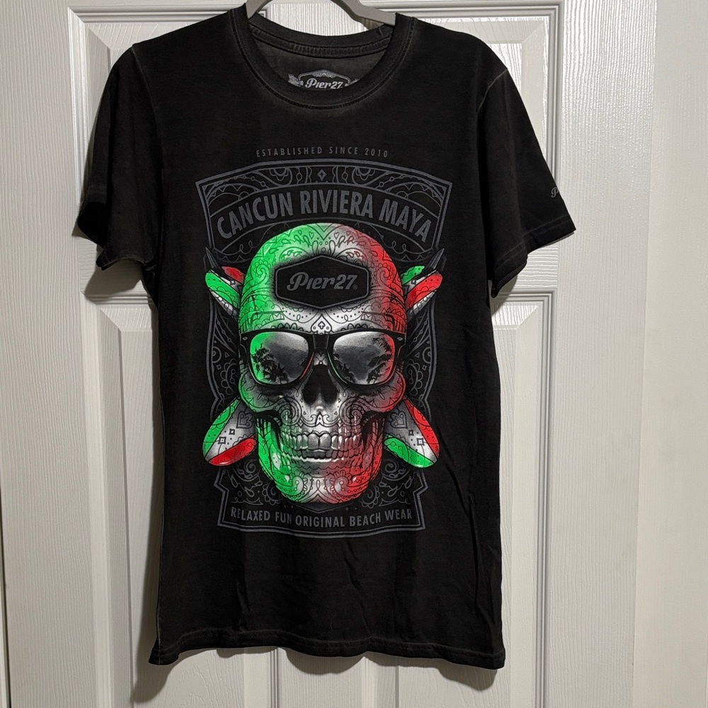 NWOT- Cancun Skull Black Graphic T-Shirt for Men